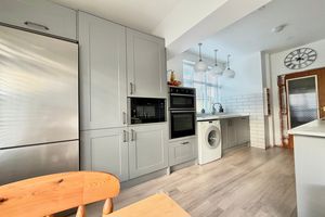  Kitchen- click for photo gallery